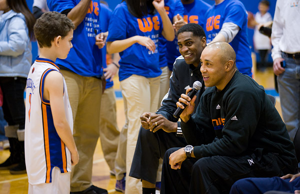 Retired Knicks John Starks and Charles Smith chat with a young fan